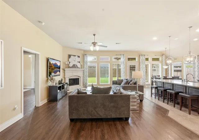 4th image of 14106 Green Thicket Dr, Pearland, TX 77584 | MLS# 45492538
