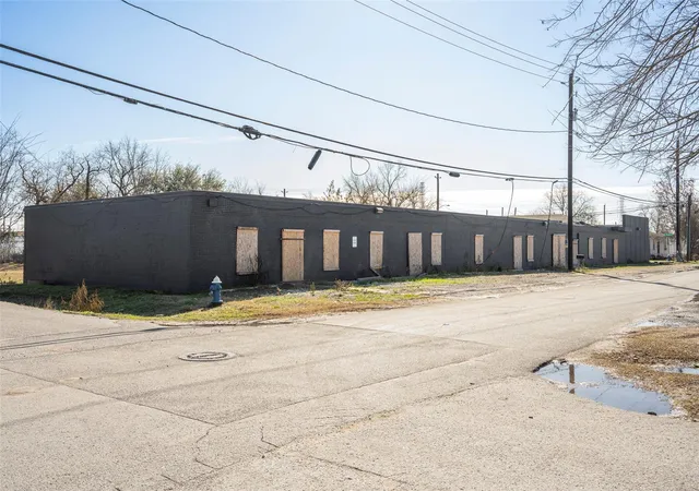 3rd image of 933 Harbor St, Houston, TX 77020