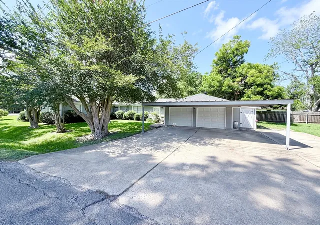 Homes for sale in Groves, TX | 5948 Monroe St, Groves, TX 77619 | MLS# 12761271