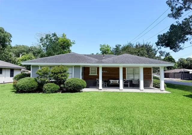 Homes for sale in Groves, TX | 5948 Monroe St, Groves, TX 77619 | MLS# 12761271