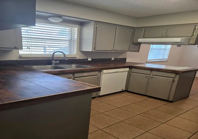 Photo 2 of Sale Pending at 5510 Nw Circlegate Dr, Spring, TX 77373 | MLS# 85868880 | Listing updated on 2026-10-12