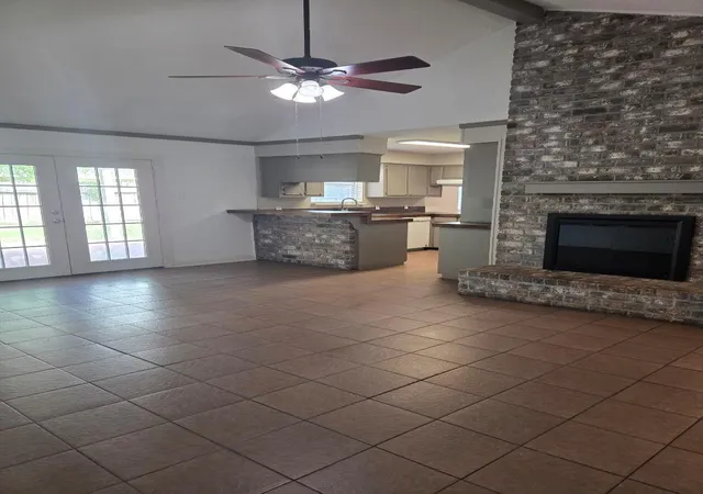 Photo 4 of Sale Pending at 5510 NW Circlegate Dr, Spring, TX 77373 | MLS# 85868880 | Listing updated on 2026-10-12