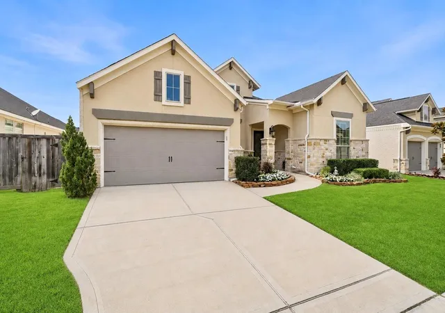 Photo 3 of Sale Pending at 3411 Dover Valley Dr, Houston, TX 77059 | MLS# 20892904 | Listing updated on 2026-09-18