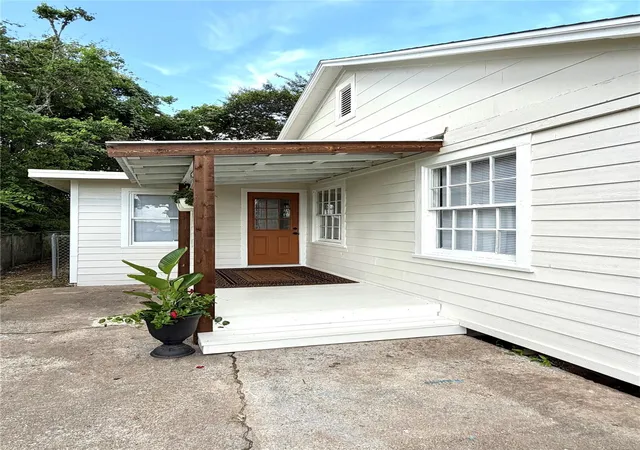 Homes for sale in Freeport, TX | 1410 N Gulf Blvd, Freeport, TX 77541 | MLS# 46909963