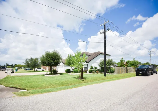 2nd image of 228 Taylor Cir, La Marque, TX 77568 | MLS# 27228042