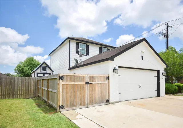 3rd image of 228 Taylor Cir, La Marque, TX 77568 | MLS# 27228042