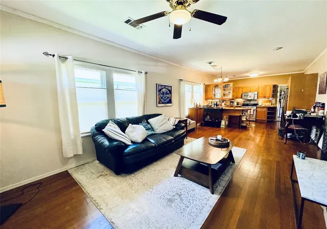 3rd image of 2614 Beauchamp St, Houston, TX 77009 | MLS# 16730047