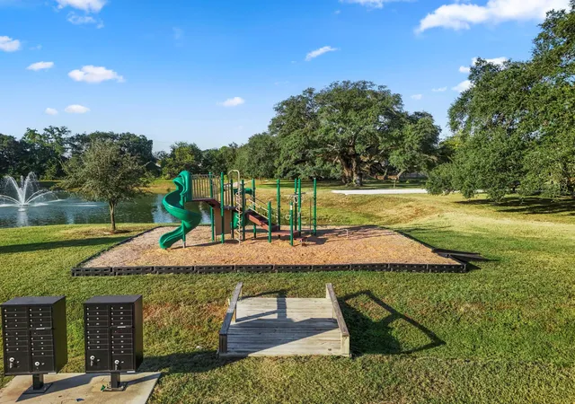 4th image of 21803 Red Oak View Court, Tomball, TX 77375 | MLS# 38159786