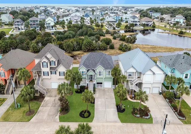 Photo 3 of Single family home for sale at 13602 Windlass Cir, Galveston, TX 77554 | MLS# 17639412 | Listing updated on 2026-08-08
