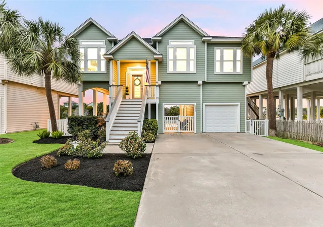 Photo 4 of Single family home for sale at 13602 Windlass Cir, Galveston, TX 77554 | MLS# 17639412 | Listing updated on 2026-08-08