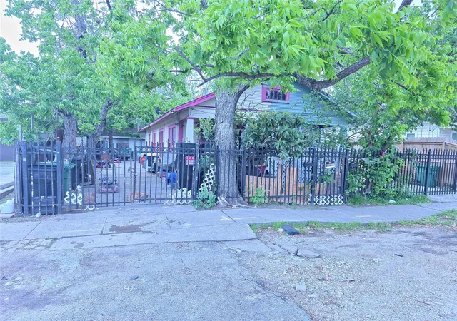 1st image of 1006 Panama St, Houston, TX 77009 | MLS# 82430218