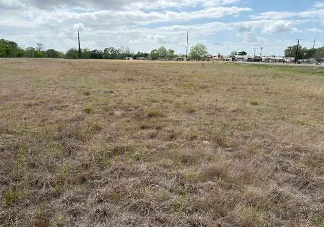 4th image of 1506 E Jackson St, El Campo, TX 77437 | MLS# 95658790
