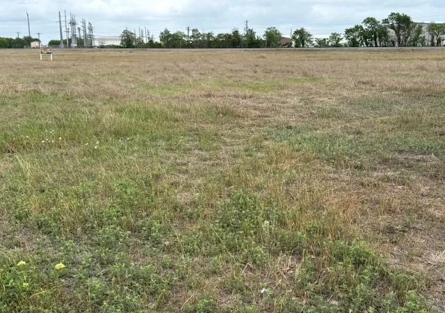 5th image of 1506 E Jackson St, El Campo, TX 77437 | MLS# 95658790