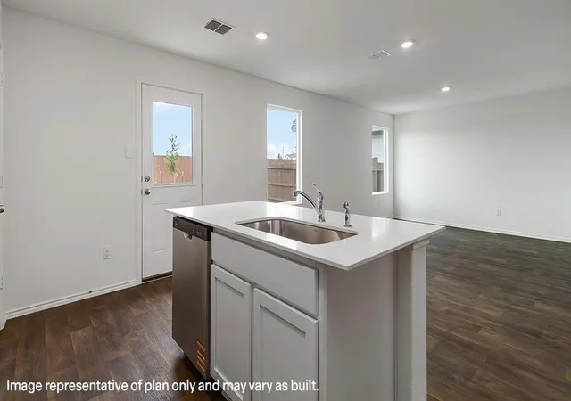 Photo 4 of Sale Pending at 4808 Peanut Butter And Jelly Dr, Houston, TX 77048 | MLS# 98773248 | Listing updated on 2026-08-11