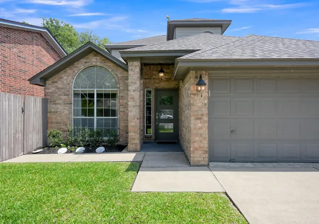 2nd image of 12858 Pelican Island Dr, Willis, TX 77318 | MLS# 45260941