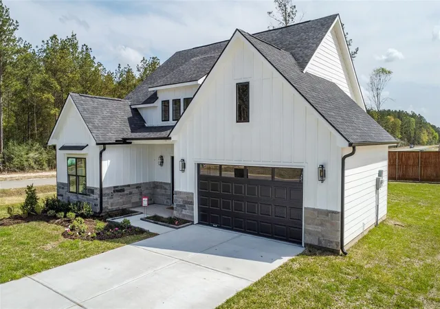 Photo 2 of Single family home for sale at 18756 Barrichello Dr, Conroe, TX 77306 | MLS# 92057856 | Listing updated on 2026-08-03