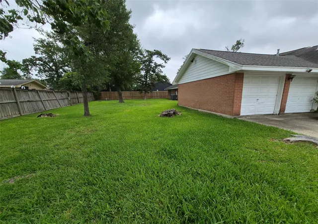 4th image of 814 Oak Leaf St, La Porte, TX 77571 | MLS# 18563470