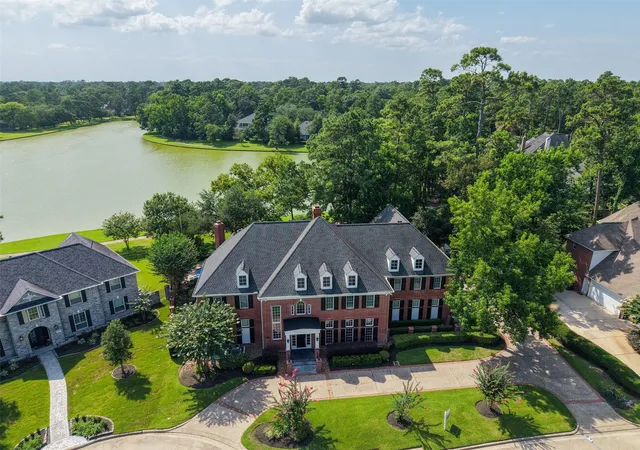 Photo 3 of Sale Pending at 5607 Walnut Point Dr, Kingwood, TX 77345 | MLS# 51844397 | Listing updated on 2026-09-05