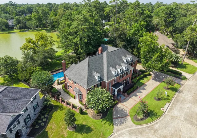 Photo 4 of Sale Pending at 5607 Walnut Point Dr, Kingwood, TX 77345 | MLS# 51844397 | Listing updated on 2026-09-05