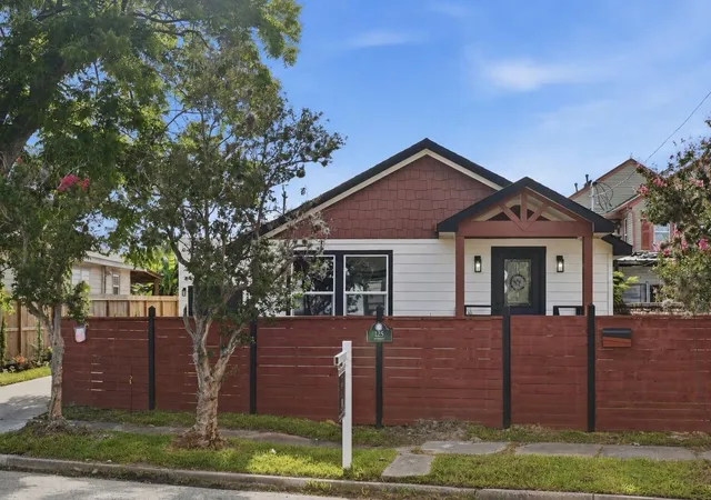 Photo 1 of Sale Pending at 125 N Super St, Houston, TX 77011 | MLS# 28048739 | Listing updated on 2026-09-05