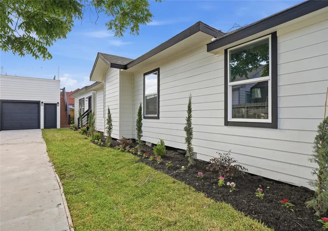 Photo 2 of Sale Pending at 125 N Super St, Houston, TX 77011 | MLS# 28048739 | Listing updated on 2026-09-05
