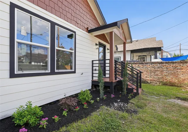 Photo 3 of Sale Pending at 125 N Super St, Houston, TX 77011 | MLS# 28048739 | Listing updated on 2026-09-05