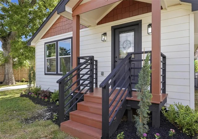 Photo 3 of Sale Pending at 125 N Super St, Houston, TX 77011 | MLS# 28048739 | Listing updated on 2026-09-05