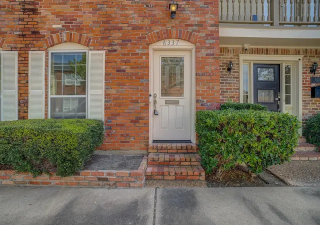 Photo 1 of Townhouse for sale at 6337 Del Monte Dr #96, Houston, TX 77057 | MLS# 42098094 | Listing updated on 2026-08-30