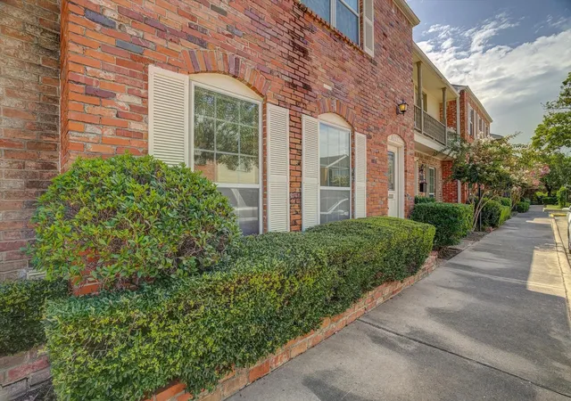 Photo 3 of Townhouse for sale at 6337 Del Monte Dr #96, Houston, TX 77057 | MLS# 42098094 | Listing updated on 2026-08-30