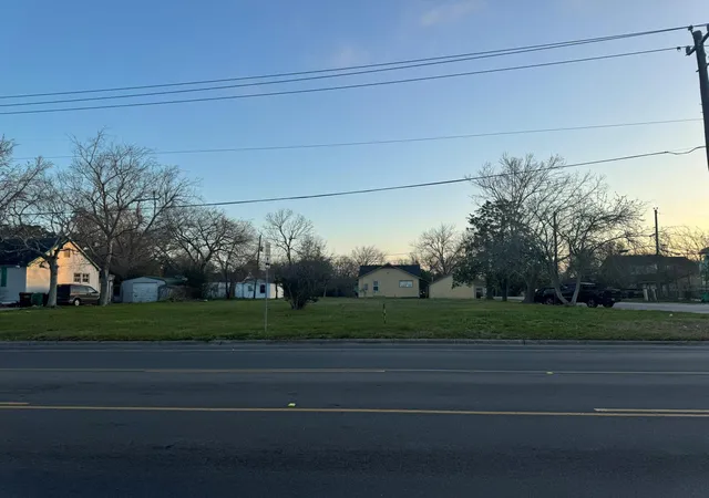 Photo 1 of Land for sale at 1921 W Main St, Baytown, TX 77520 | MLS# 53583270 | Listing updated on 2026-07-11