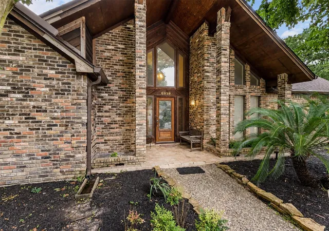 Photo 2 of Single family home for sale at 6919 Fawncliff Dr, Houston, TX 77069 | MLS# 35311395 | Listing updated on 2026-09-12