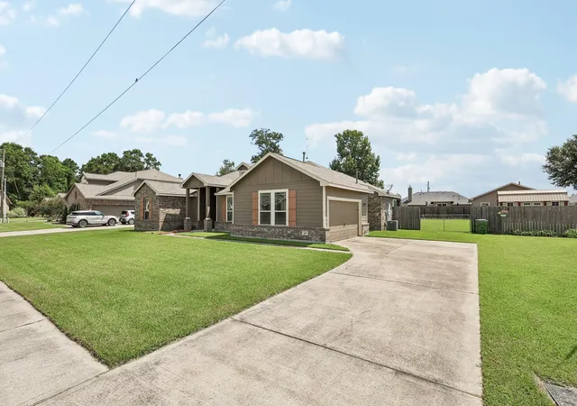 Photo 3 of Single family home for sale at 100 Jessica Dr, Dayton, TX 77535 | MLS# 20873492 | Listing updated on 2026-10-09