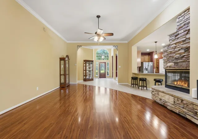 5th image of 190 Golden Autumn Pl, The Woodlands, TX 77384 | MLS# 54515972