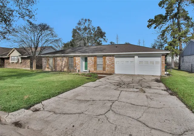 Photo 1 of Sale Pending at 227 Crest Hl Dr, Conroe, TX 77301 | MLS# 3247142 | Listing updated on 2026-09-15