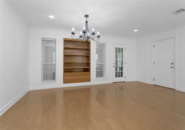 Photo 4 of Sale Pending at 227 Crest Hl Dr, Conroe, TX 77301 | MLS# 3247142 | Listing updated on 2026-09-15
