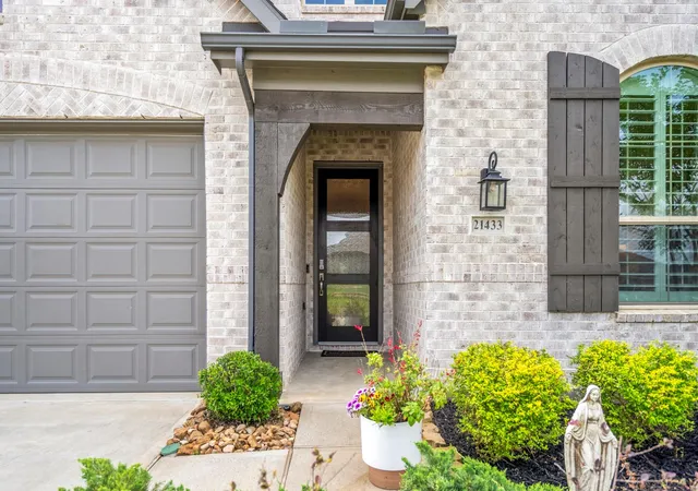 Photo 3 of Single family home for sale at 21433 Flora Springs Ln, Magnolia, TX 77355 | MLS# 97744334 | Listing updated on 2026-09-21