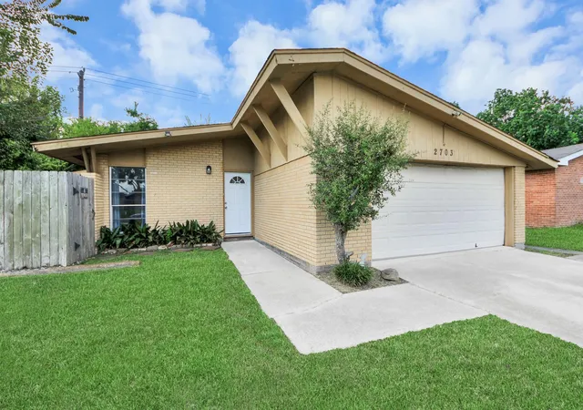 1st image of 2703 Knotty Oaks Trl, Houston, TX 77045 | MLS# 74744015