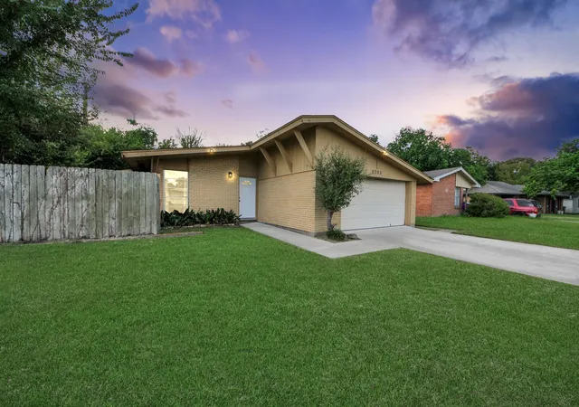 2nd image of 2703 Knotty Oaks Trl, Houston, TX 77045 | MLS# 74744015