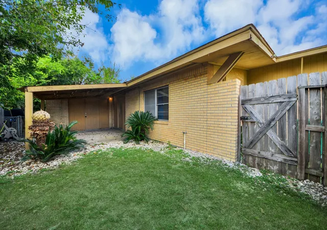 4th image of 2703 Knotty Oaks Trl, Houston, TX 77045 | MLS# 74744015