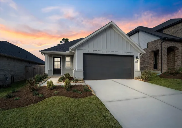 Photo 1 of Single family home for sale at 19560 Stripe Hl Bnd, Montgomery, TX 77316 | MLS# 33887123 | Listing updated on 2026-09-14