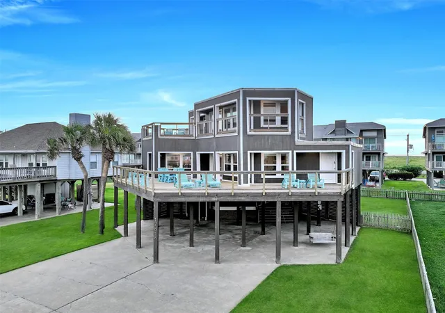 Photo 4 of Single family home for sale at 17614 Glei, Galveston, TX 77554 | MLS# 37292127 | Listing updated on 2026-07-04