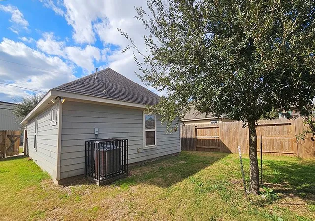 3rd image of 8031 E Canyon St, Houston, TX 77051 | MLS# 64501308