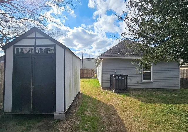 4th image of 8031 E Canyon St, Houston, TX 77051 | MLS# 64501308