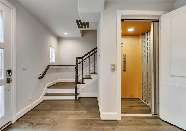 4th image of 6014 Matthew Oaks Pl, Houston, TX 77007 | MLS# 53573117