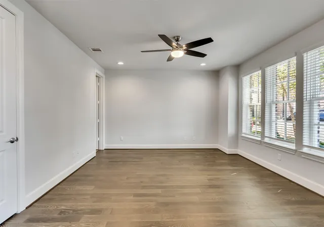 5th image of 6014 Matthew Oaks Pl, Houston, TX 77007 | MLS# 53573117