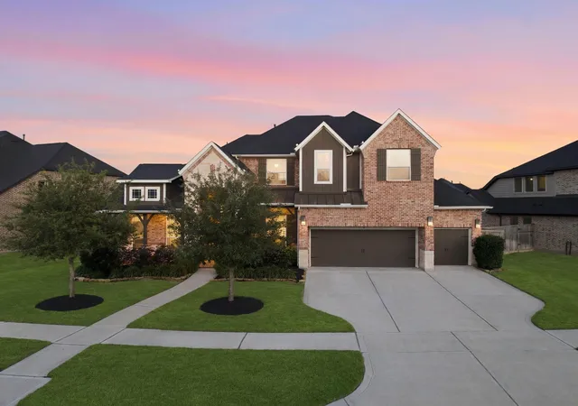 Photo 1 of Sale Pending at 28811 Ember Crst Ln, Fulshear, TX 77441 | MLS# 33763002 | Listing updated on 2026-08-31