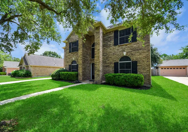 Photo 2 of Single family home for sale at 233 Rustic Oaks Dr, League City, TX 77573 | MLS# 74693114 | Listing updated on 2026-09-14
