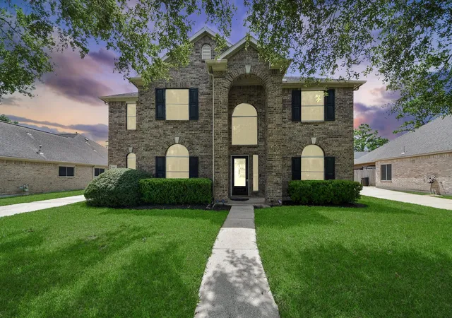 Photo 3 of Single family home for sale at 233 Rustic Oaks Dr, League City, TX 77573 | MLS# 74693114 | Listing updated on 2026-09-14