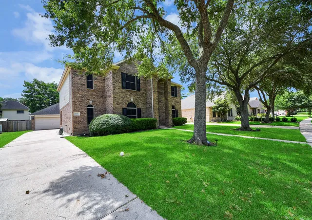 Photo 4 of Single family home for sale at 233 Rustic Oaks Dr, League City, TX 77573 | MLS# 74693114 | Listing updated on 2026-09-14