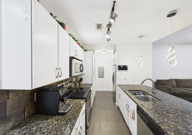 4th image of 300 St Joseph Pkwy #111, Houston, TX 77002 | MLS# 66568468